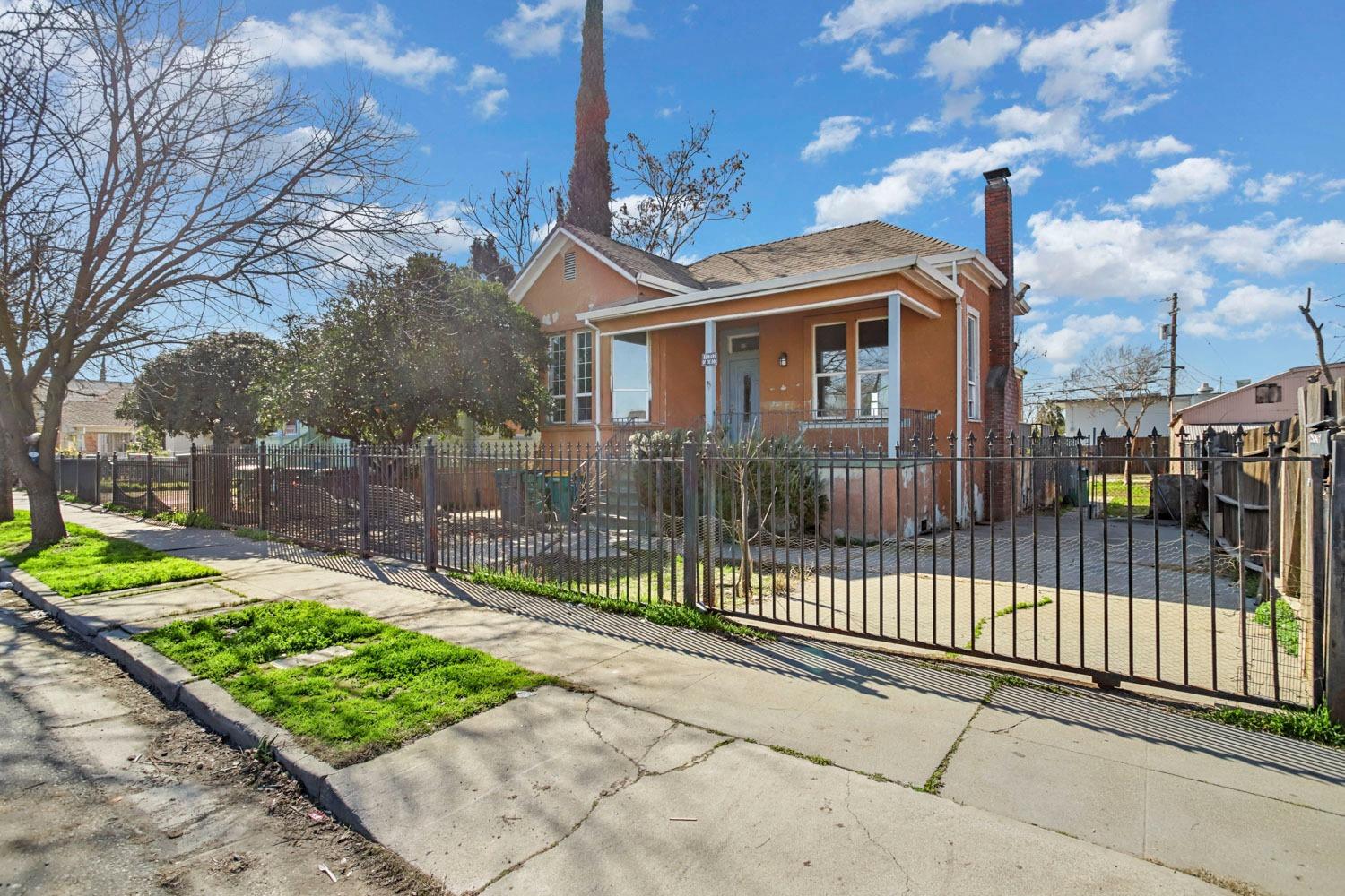 Photo of 1419 S San Joaquin St in Stockton, CA