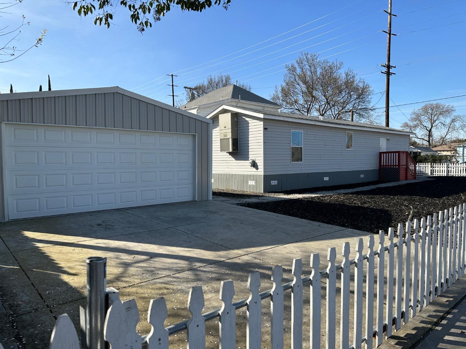 Photo of 542 E Anderson St in Stockton, CA