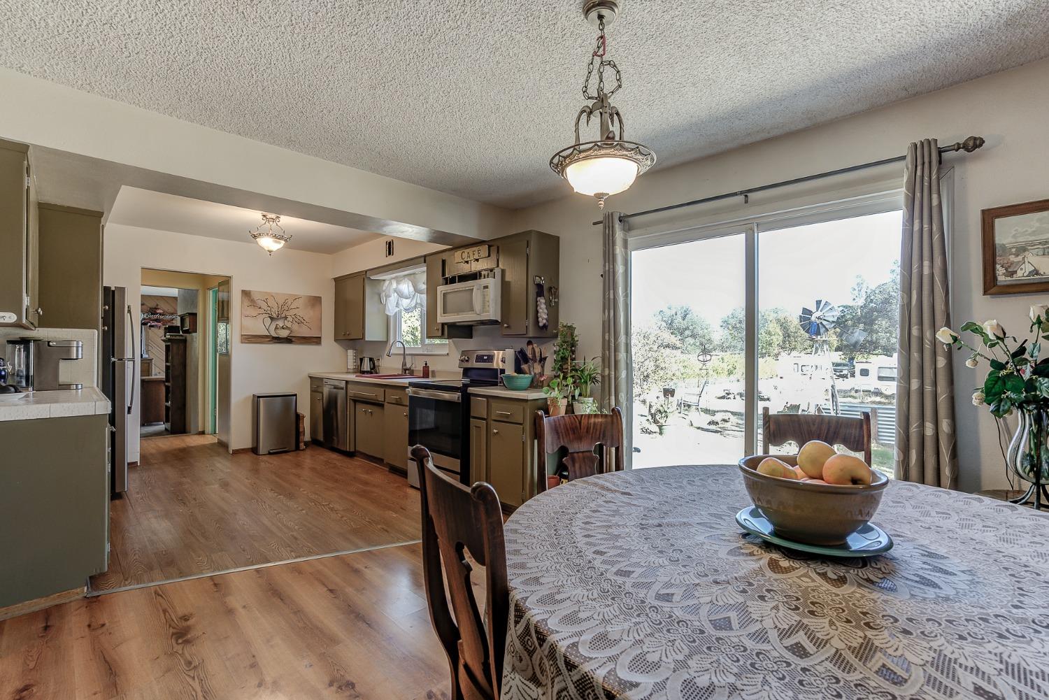 Detail Gallery Image 8 of 19 For 14082 Baker Rd, Red Bluff,  CA 96080 - 3 Beds | 2 Baths