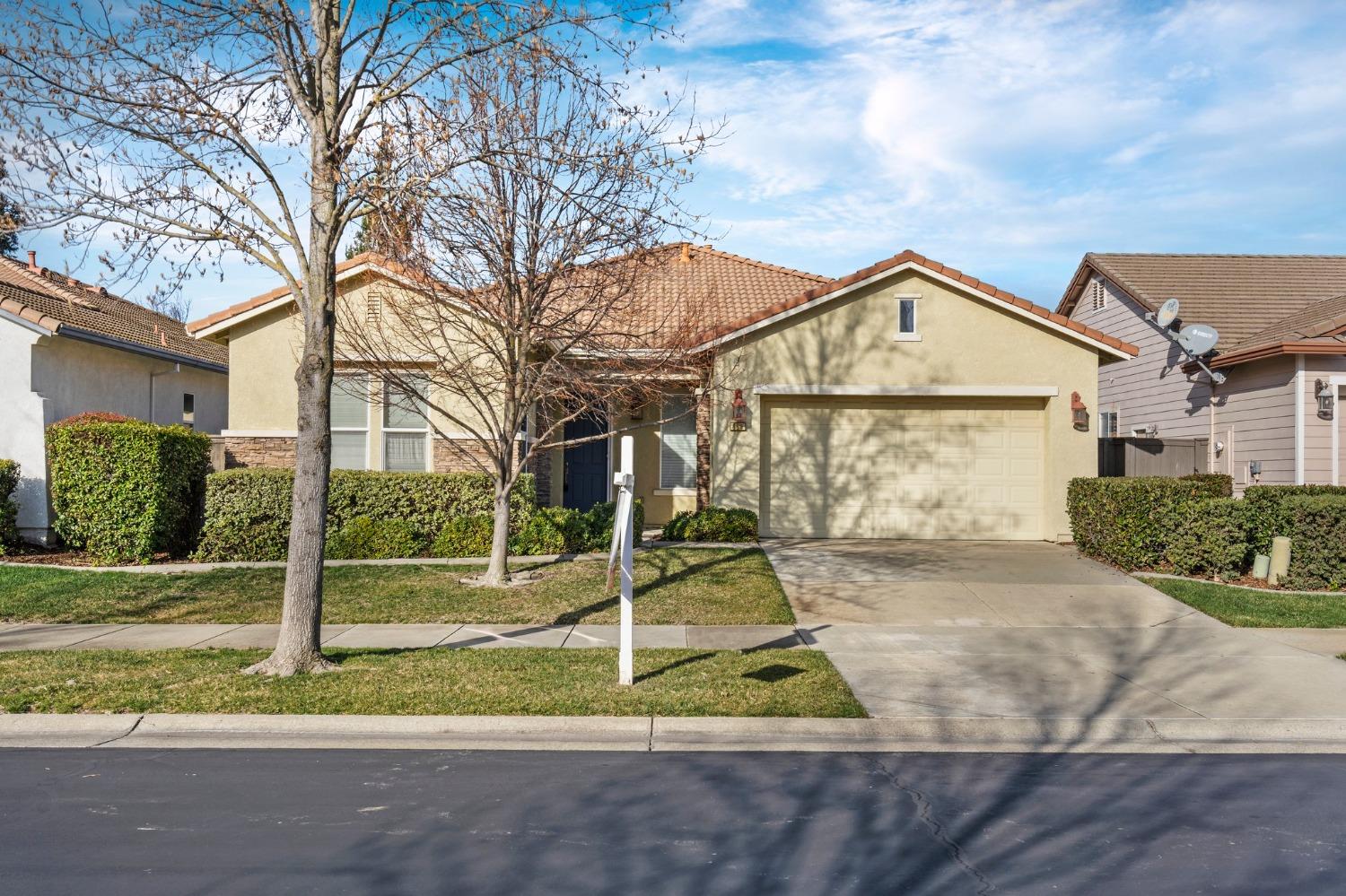 Photo of 490 Mill Valley Cir N in Sacramento, CA