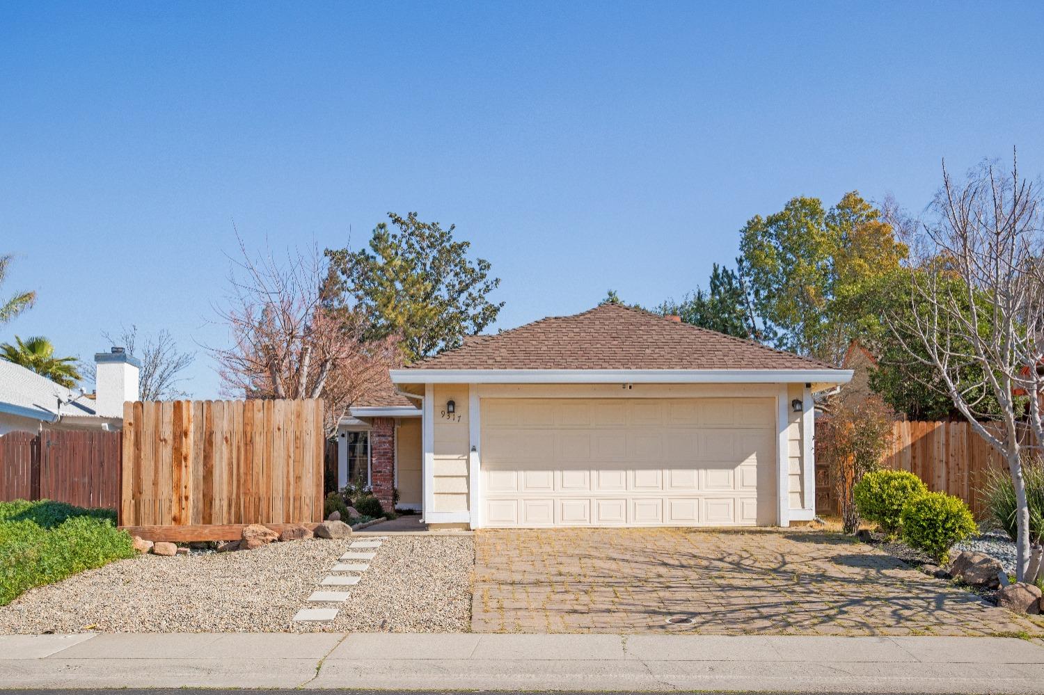 Photo of 9317 Hoyleton Wy in Elk Grove, CA