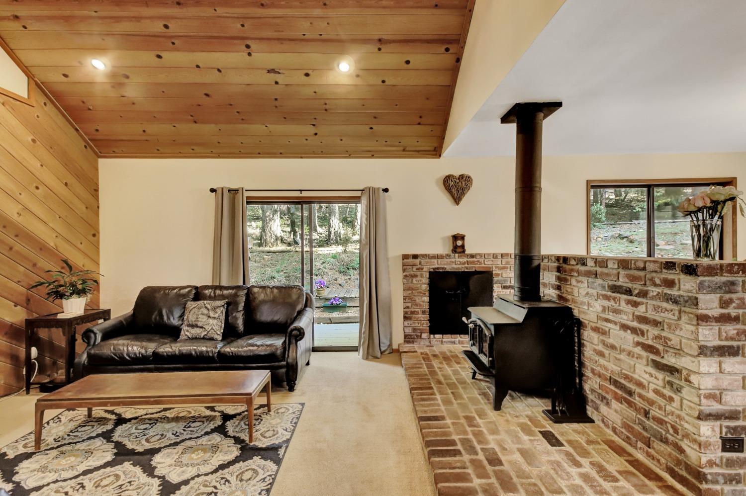 Detail Gallery Image 10 of 81 For 12482 Clipper Creek Rd, Nevada City,  CA 95959 - 3 Beds | 2 Baths
