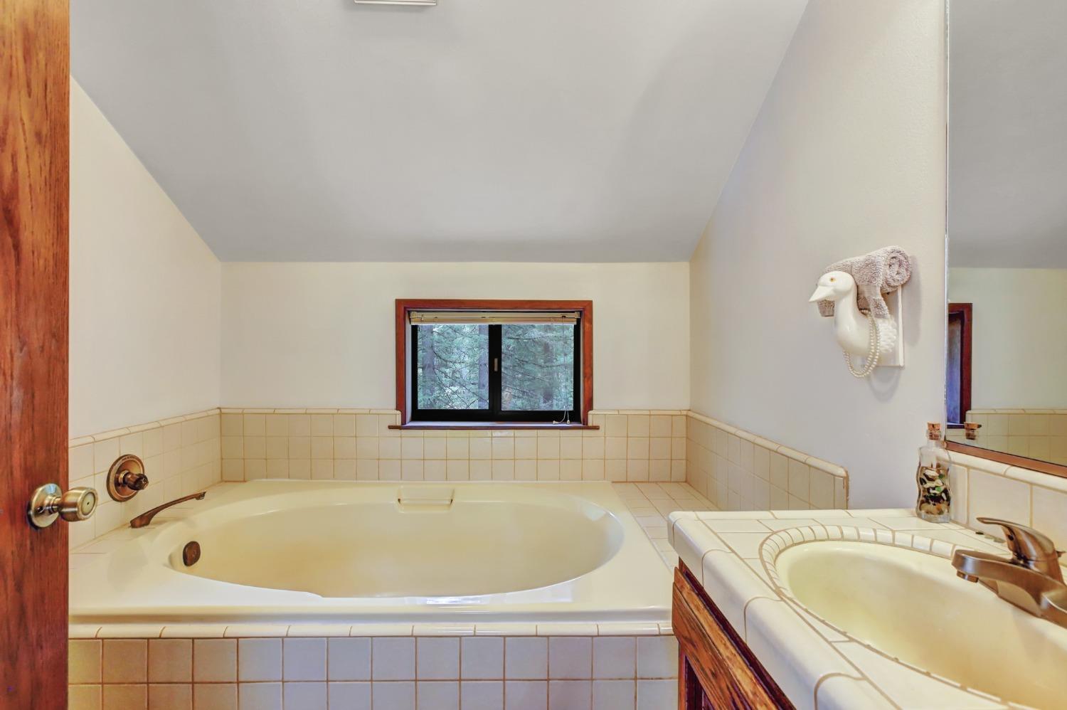 Detail Gallery Image 43 of 81 For 12482 Clipper Creek Rd, Nevada City,  CA 95959 - 3 Beds | 2 Baths