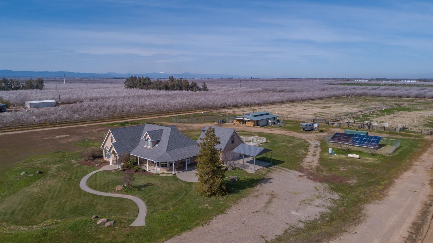 Photo of 6925 Greenbay Rd in Arbuckle, CA
