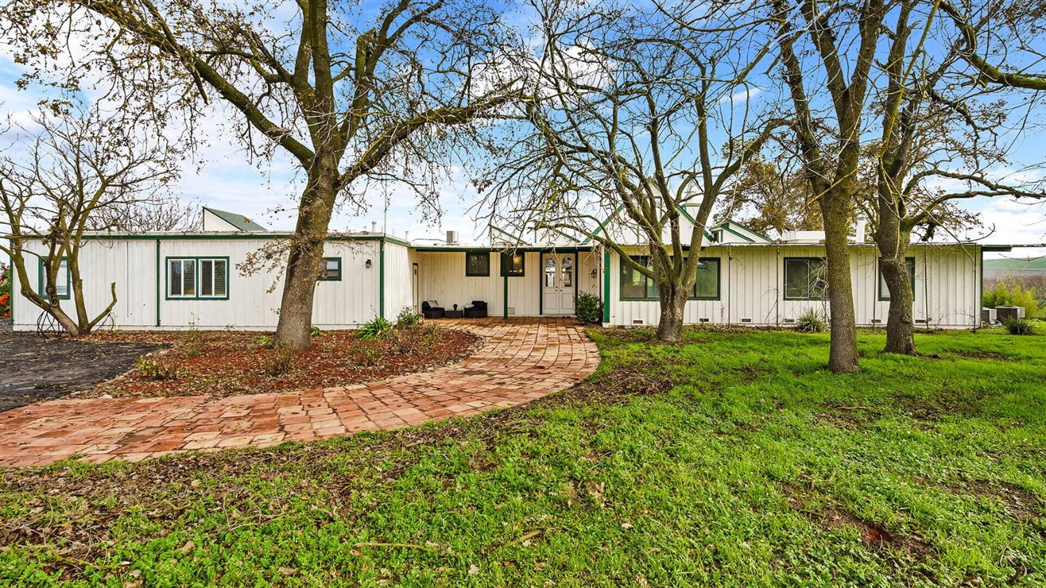 Photo of 9500 N Shelton Rd in Linden, CA
