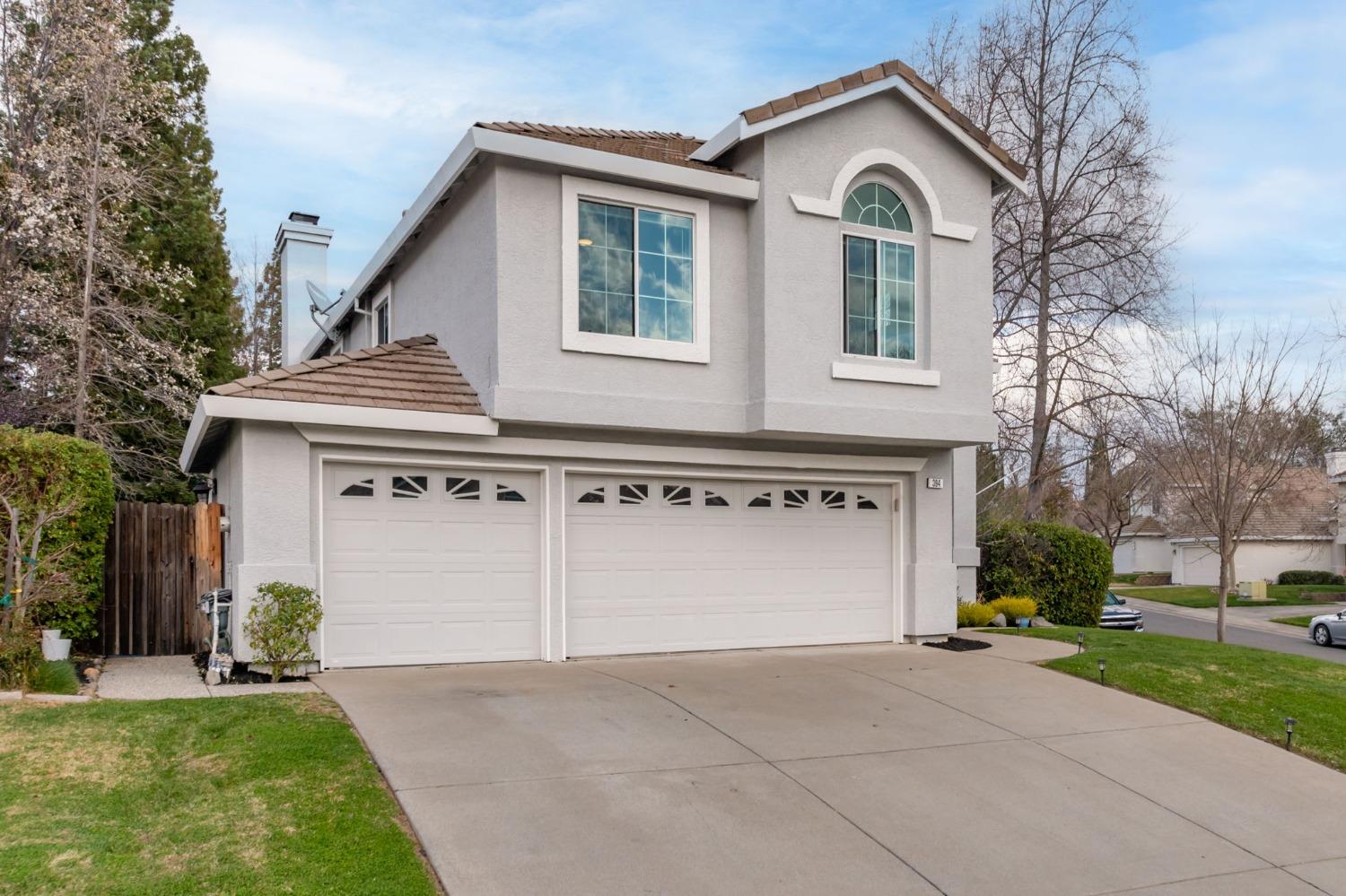 Photo of 394 Hansen Cir in Folsom, CA