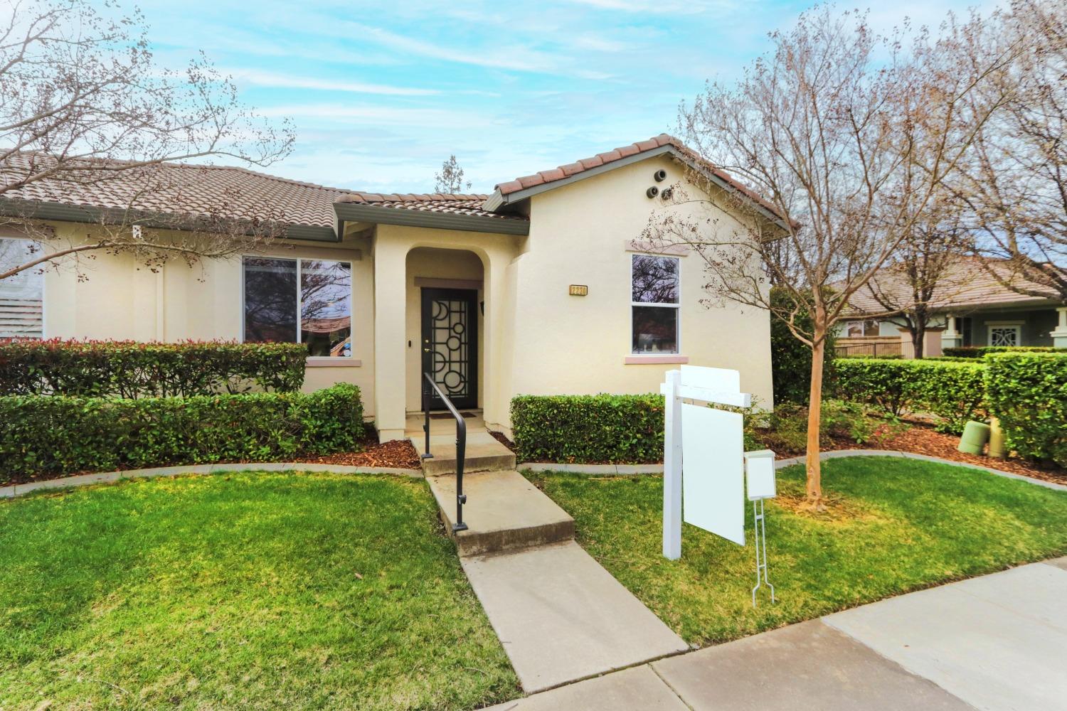 Photo of 2230 Rose Arbor Dr in Sacramento, CA