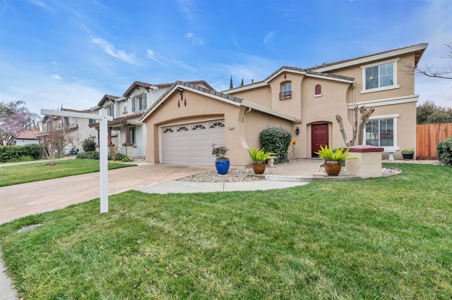 Photo of 2112 Arnold Dr in Rocklin, CA