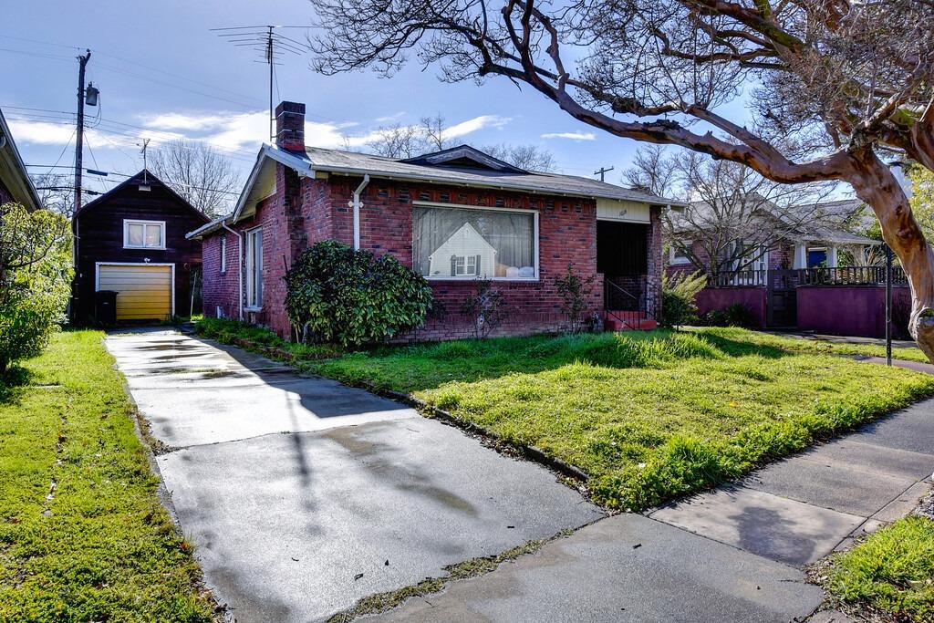Photo of 1016 Fremont Wy in Sacramento, CA