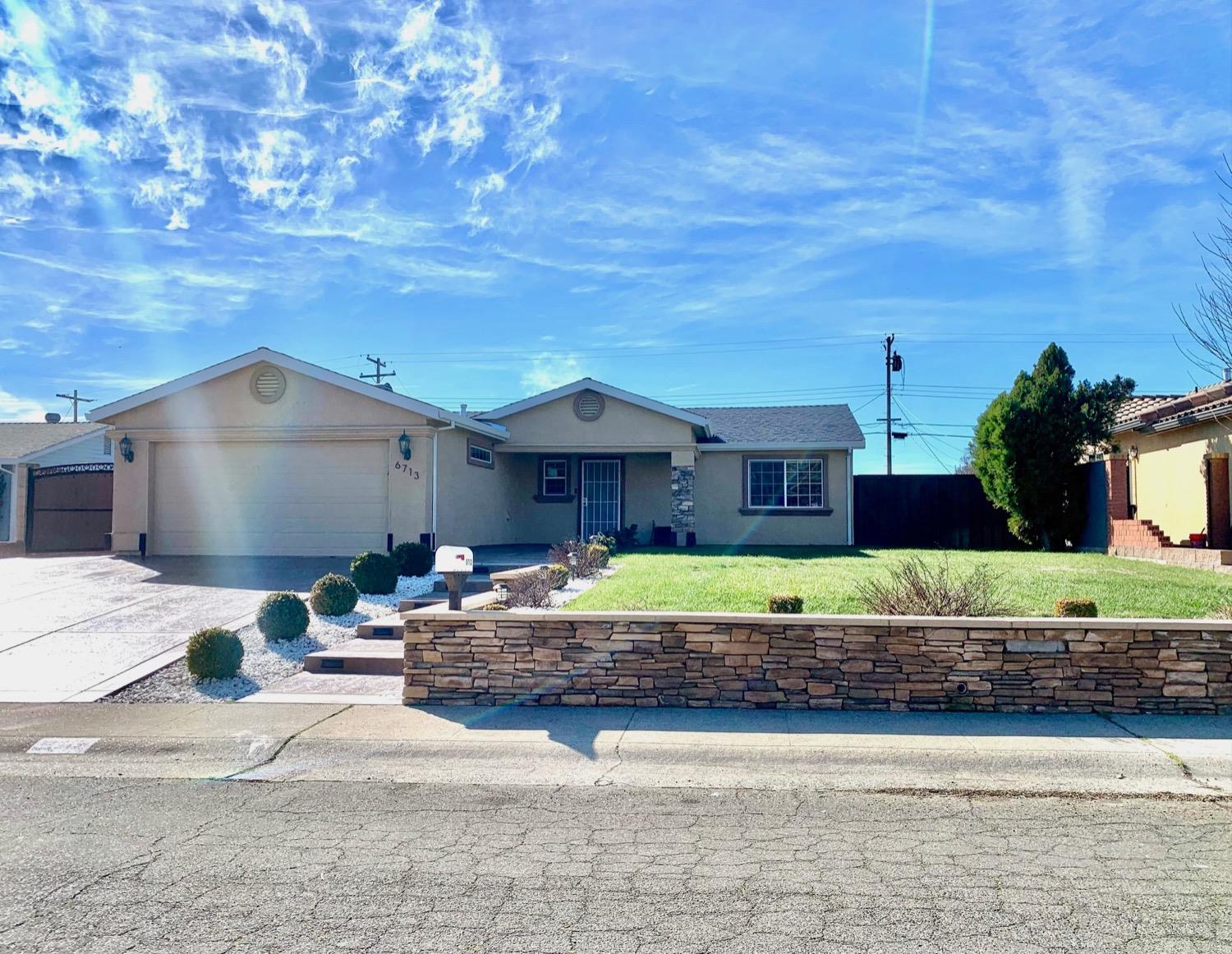 Photo of 6713 Smithhart St in Orangevale, CA