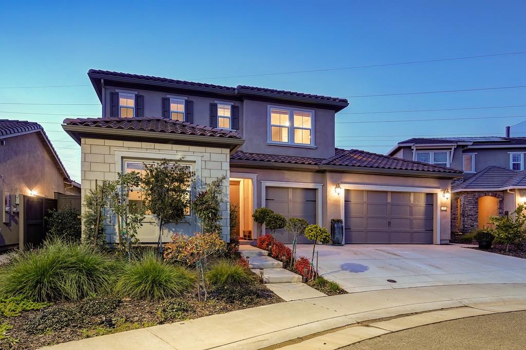 Photo of 1404 Lancome Ct in Folsom, CA