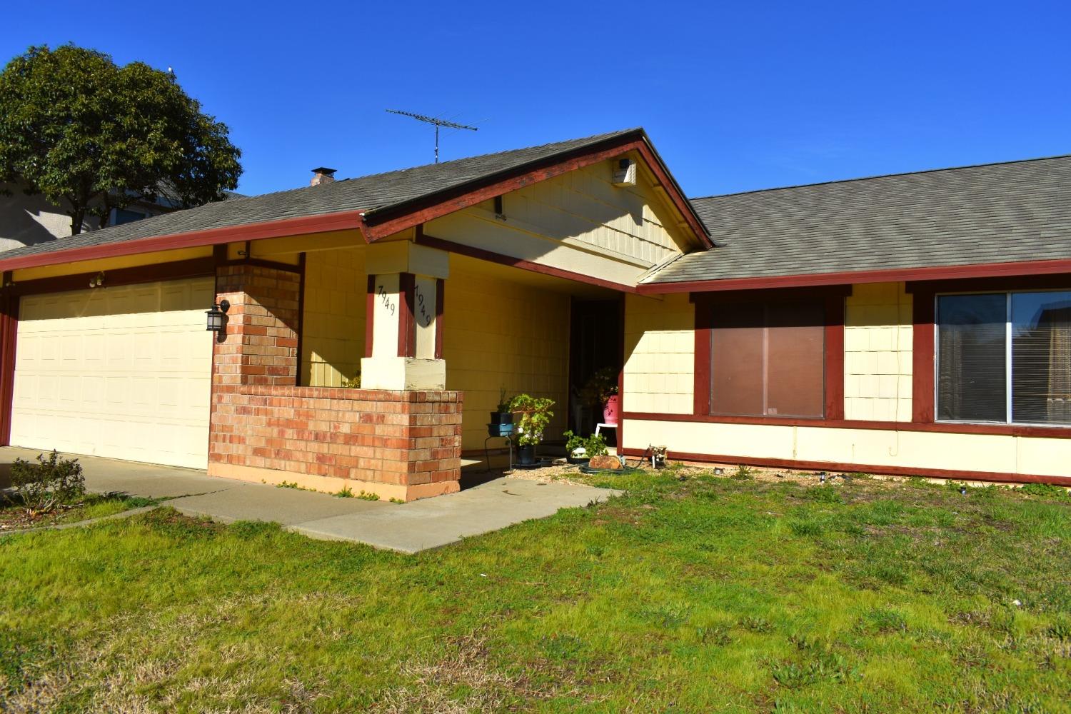 Photo of 7949 Orenza Wy in Sacramento, CA