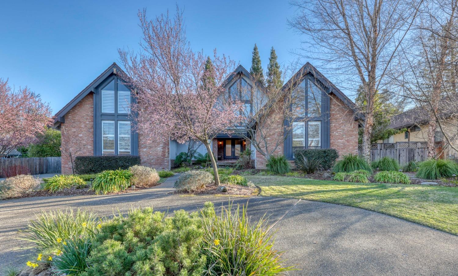 Photo of 7660 Woodborough Dr in Granite Bay, CA