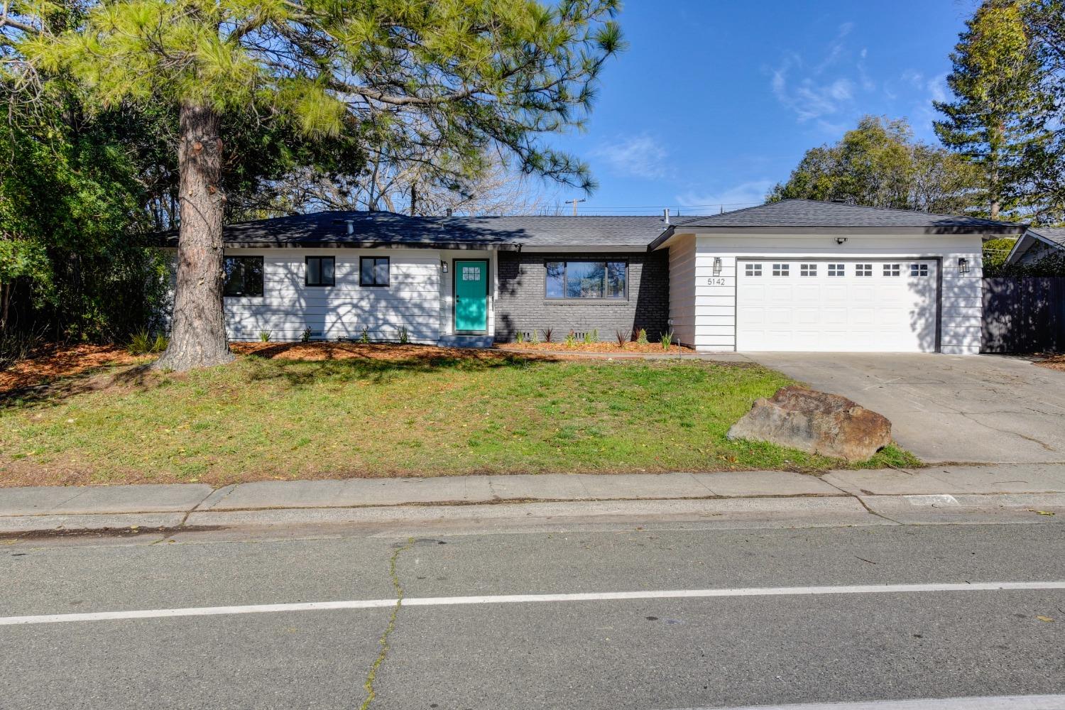 Photo of 5142 Schuyler Dr in Carmichael, CA