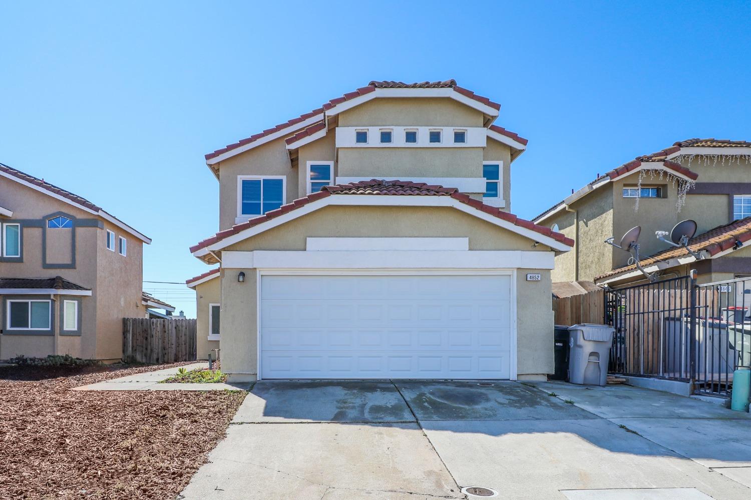 Photo of 4852 Villa Royale Wy in Sacramento, CA