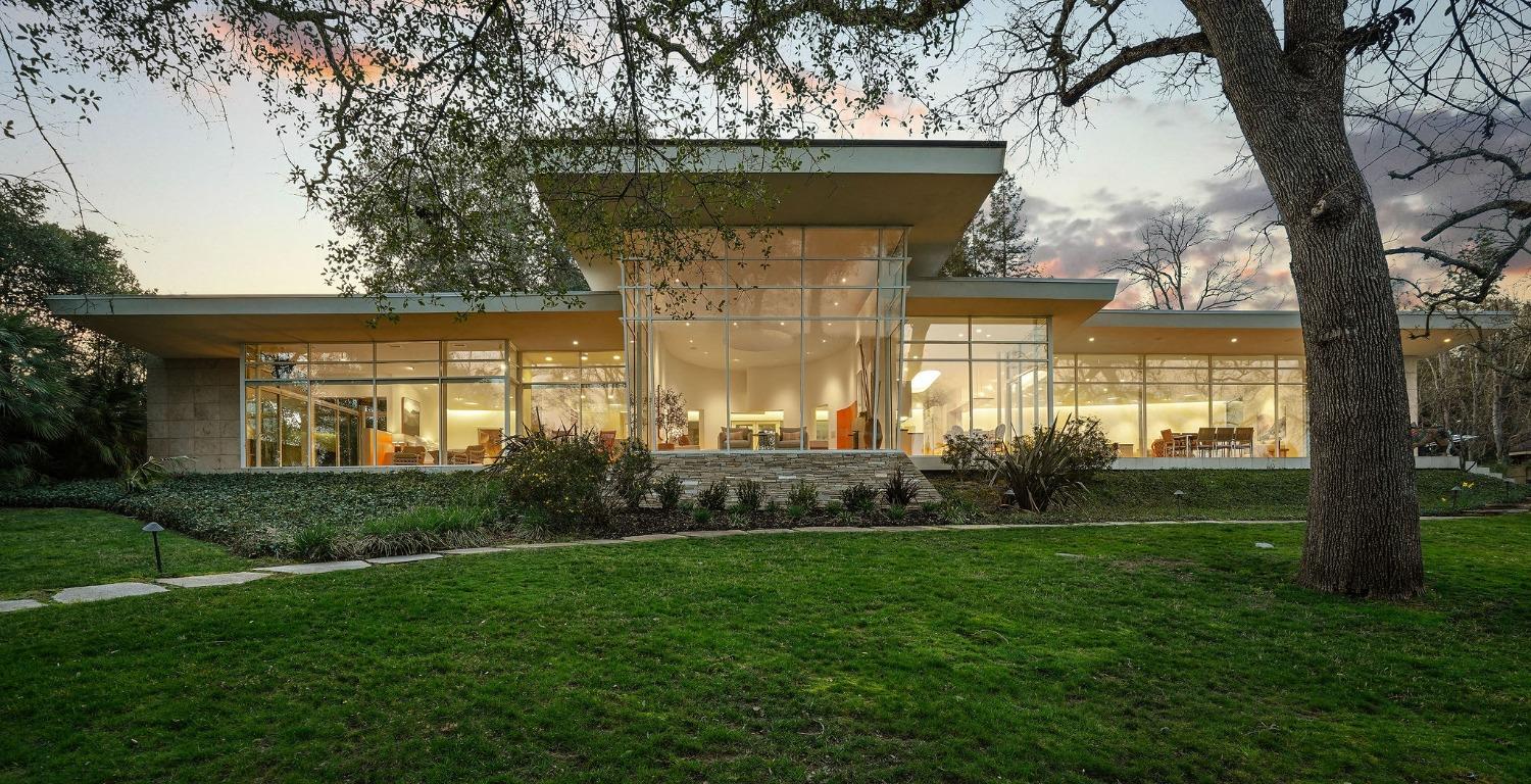 Photo of 1800 Jeffrey Ln in Carmichael, CA