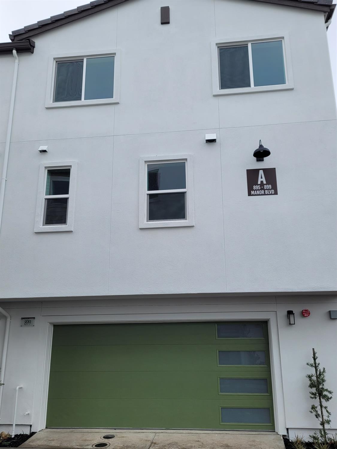Photo of 899 Manor Blvd in San Leandro, CA