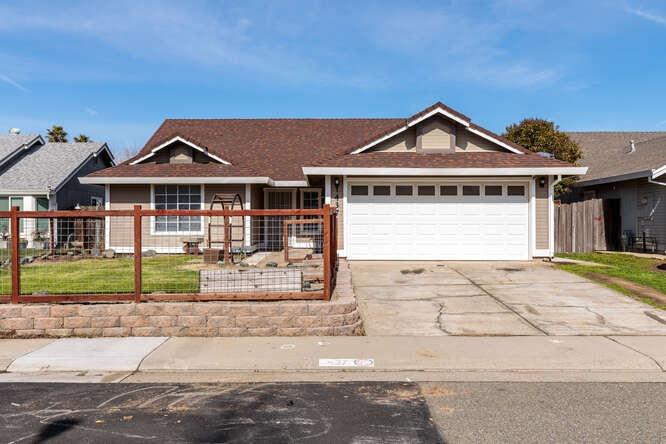 Photo of 437 Silver Crest Cir in Rio Linda, CA