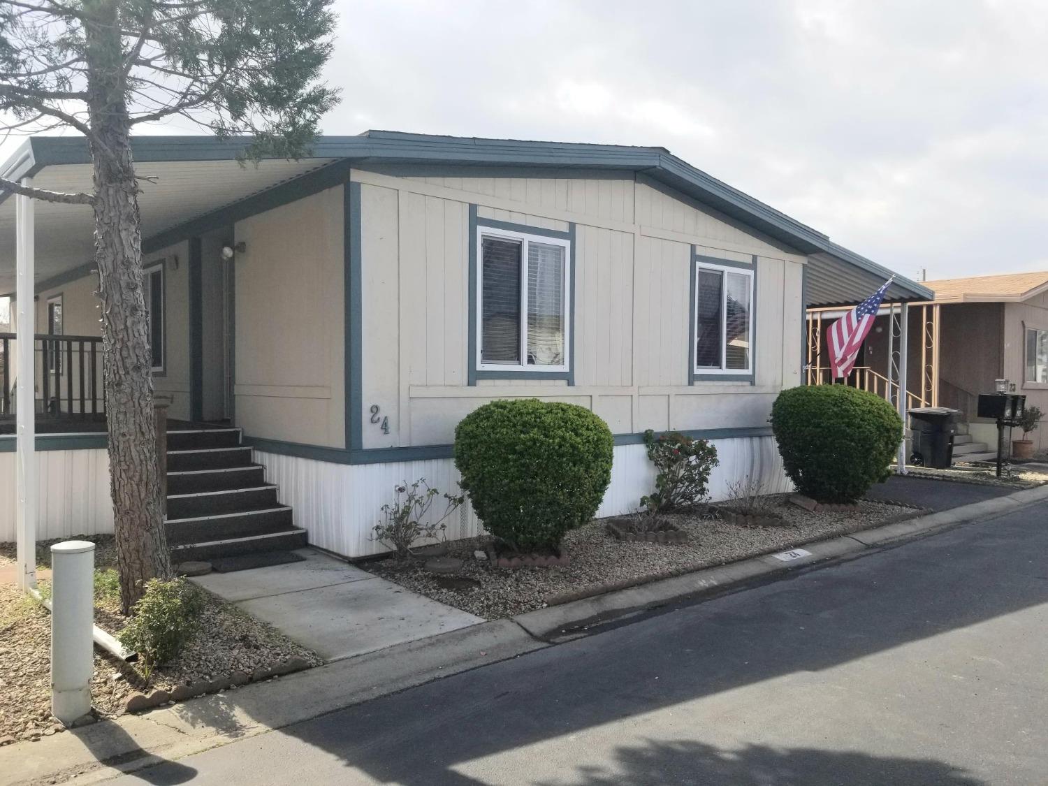 Photo of 24 Schooner Ln in Modesto, CA