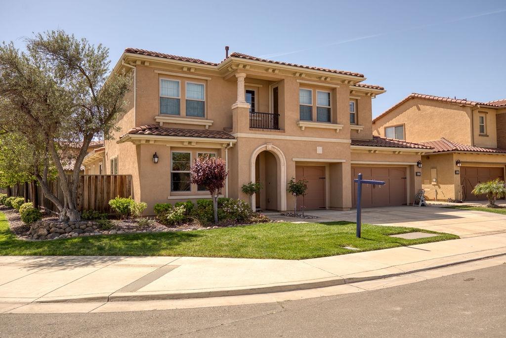 Detail Gallery Image 2 of 69 For 1493 Riva Trigoso Dr, Manteca,  CA 95337 - 4 Beds | 3/1 Baths