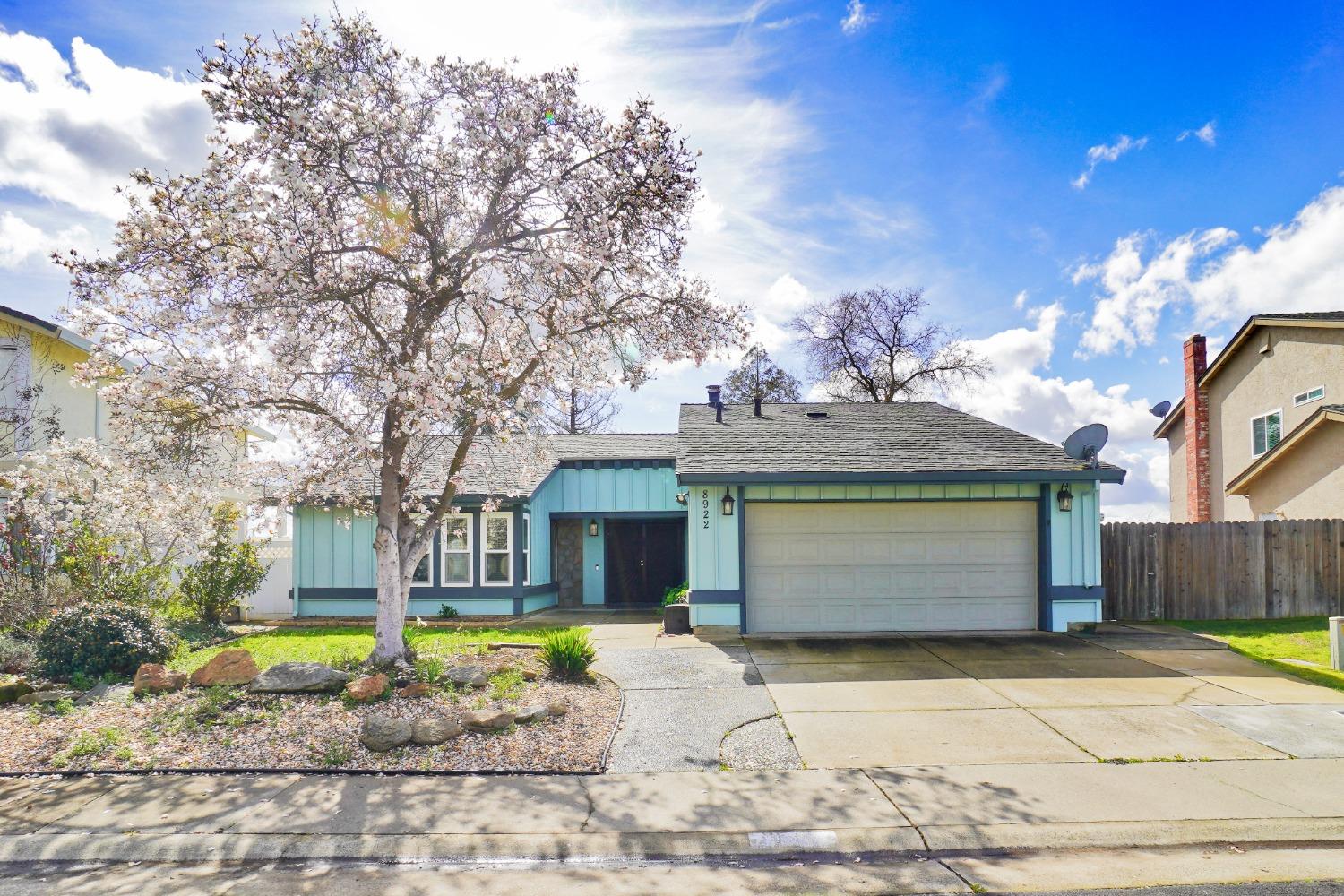 Photo of 8922 Mountain Home Ct in Elk Grove, CA