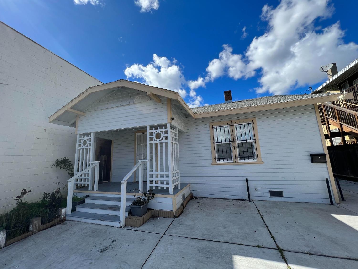 Photo of 2006 28th St in Sacramento, CA
