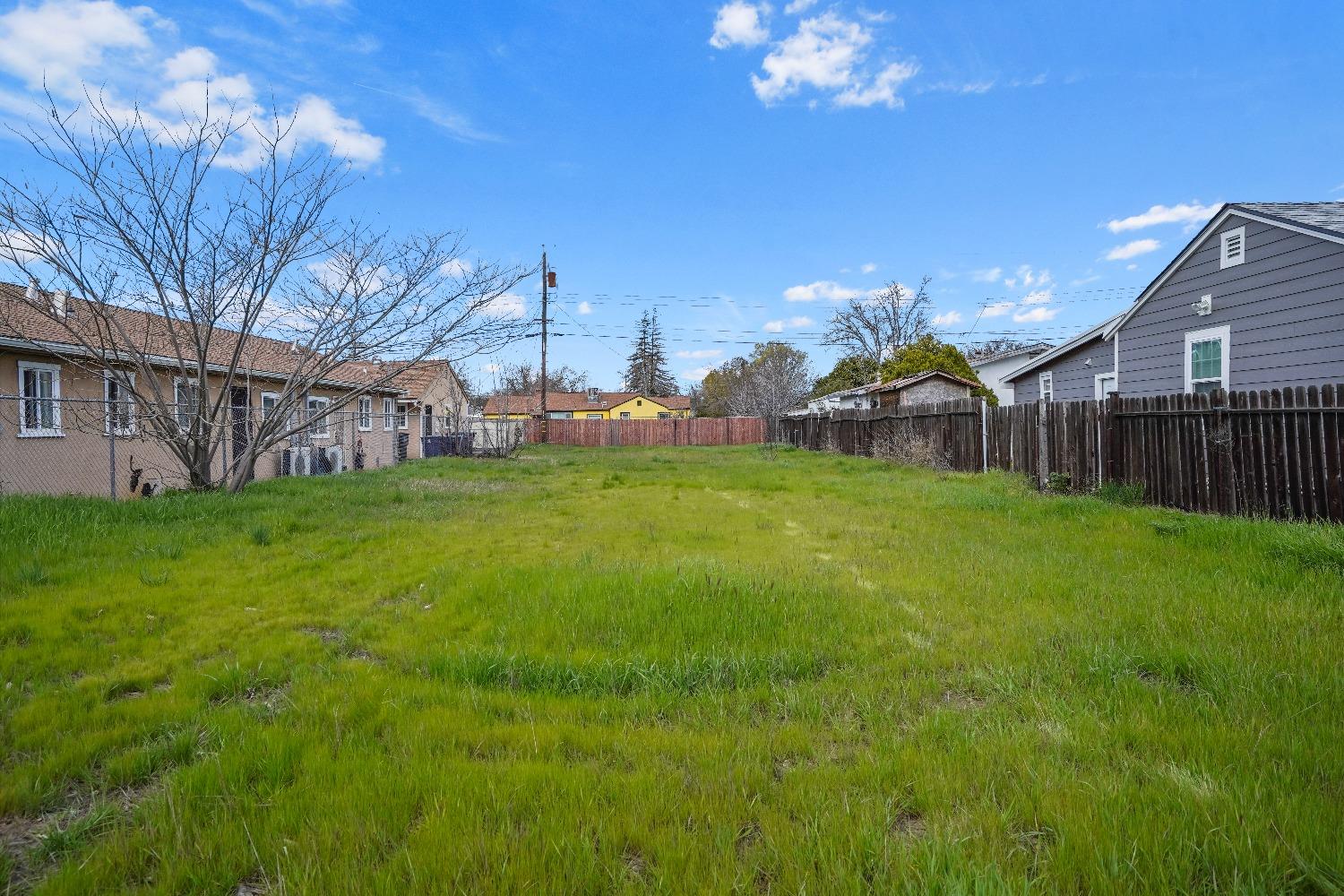 Photo of 2215 19th Ave in Sacramento, CA