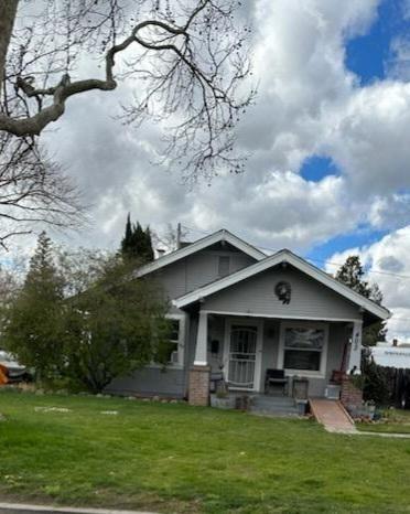 Photo of 403 S Acacia Ave in Ripon, CA