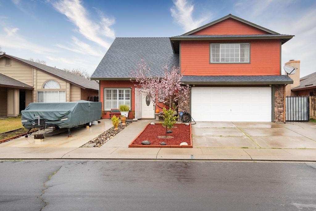 Detail Gallery Image 1 of 1 For 1553 Dezzani Ln, Modesto,  CA 95358 - 4 Beds | 2/1 Baths