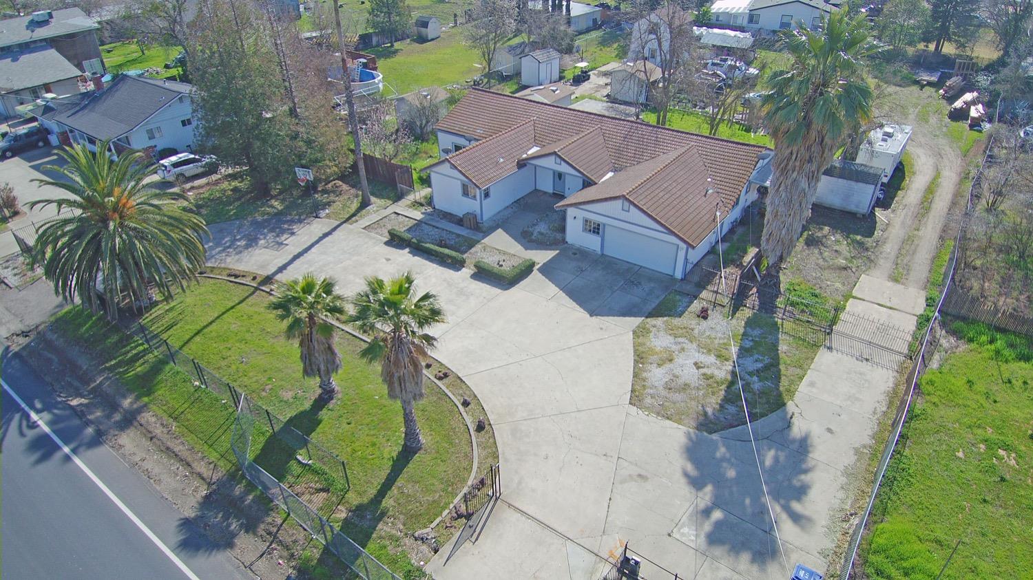 Photo of 124 W Elkhorn Blvd in Rio Linda, CA