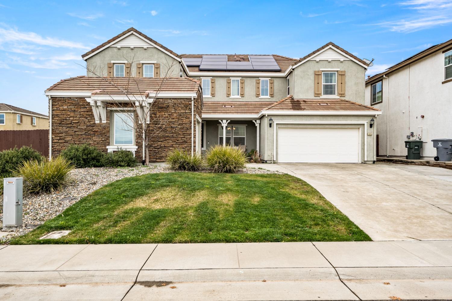 Photo of 1645 Strathmore Wy in Rocklin, CA