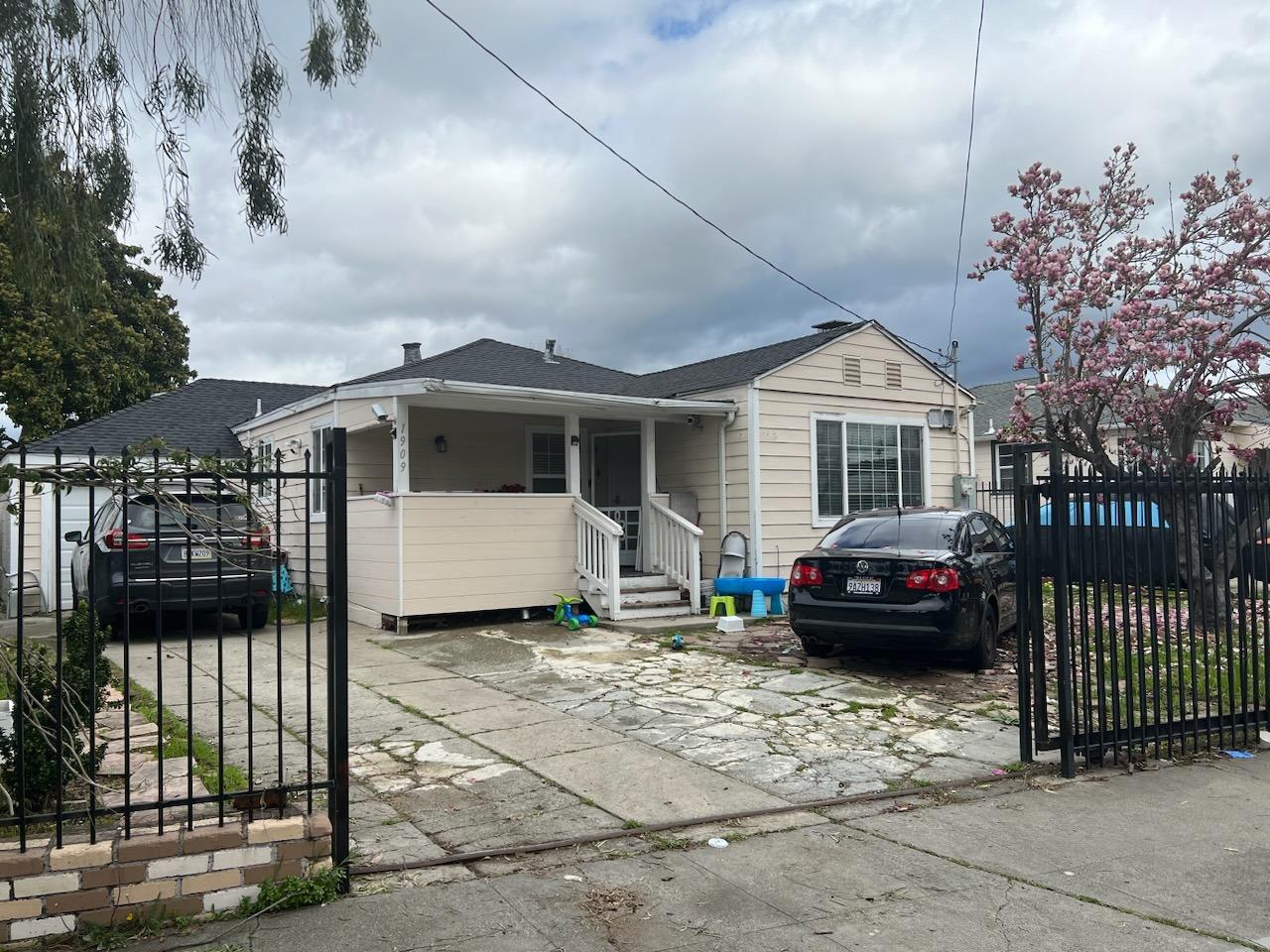 Photo of 1909 99th Ave in Oakland, CA