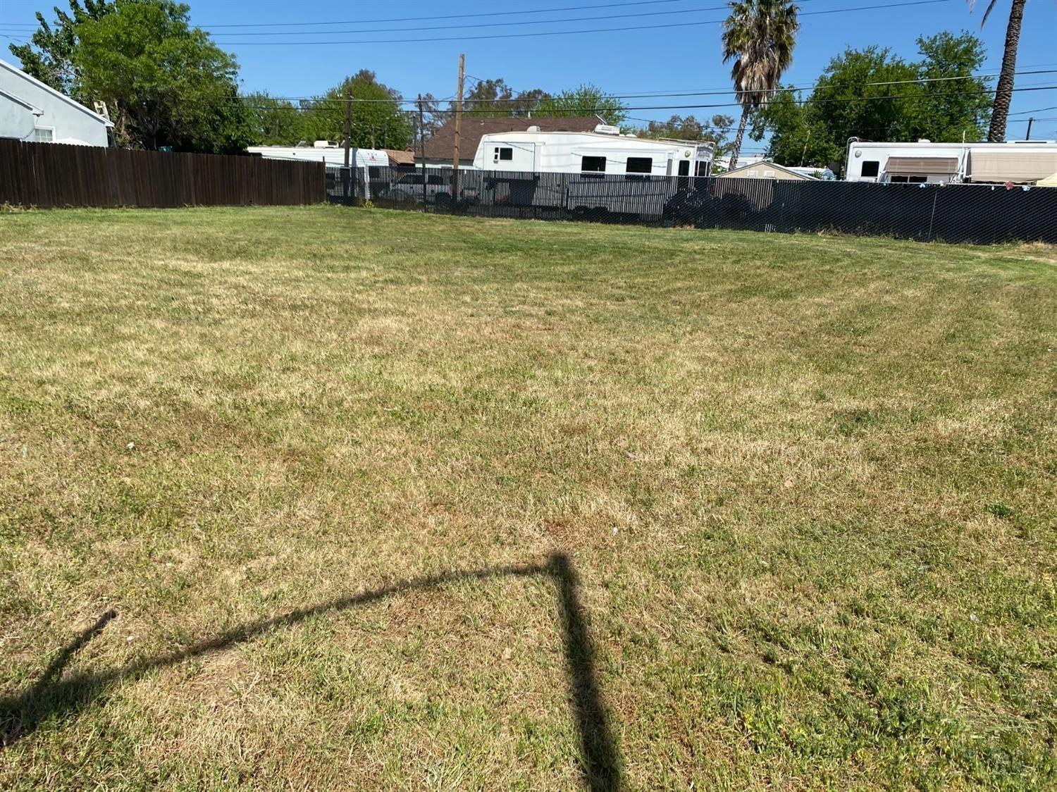 Photo of 5325 Gordon Dr in Sacramento, CA