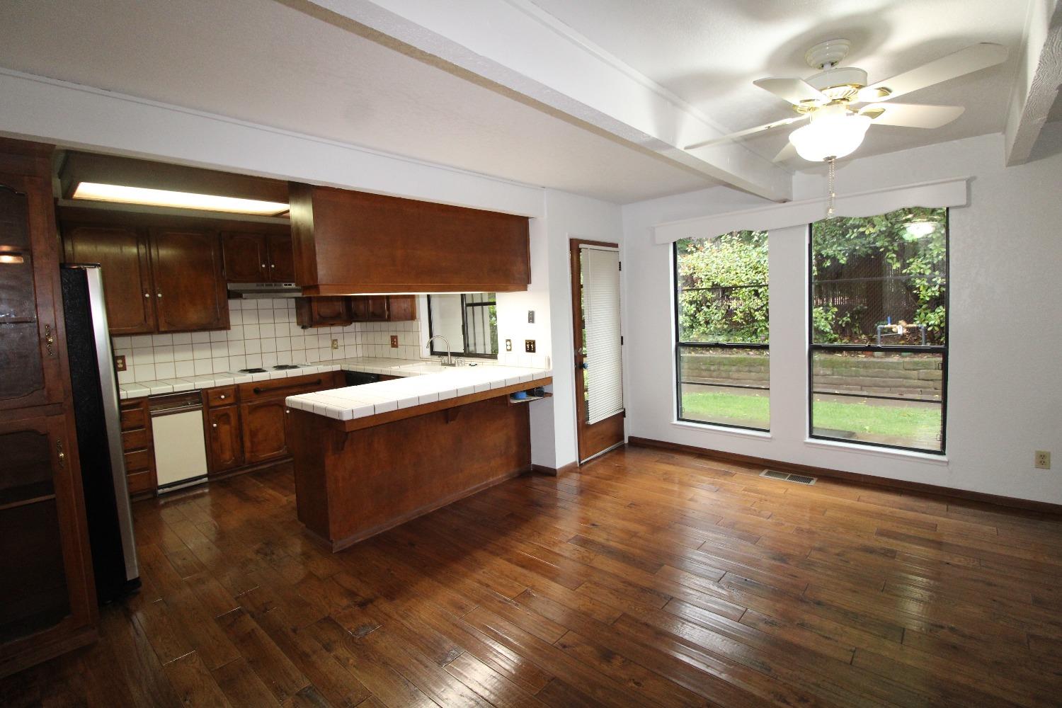 Photo #7: 223020213 Listing 