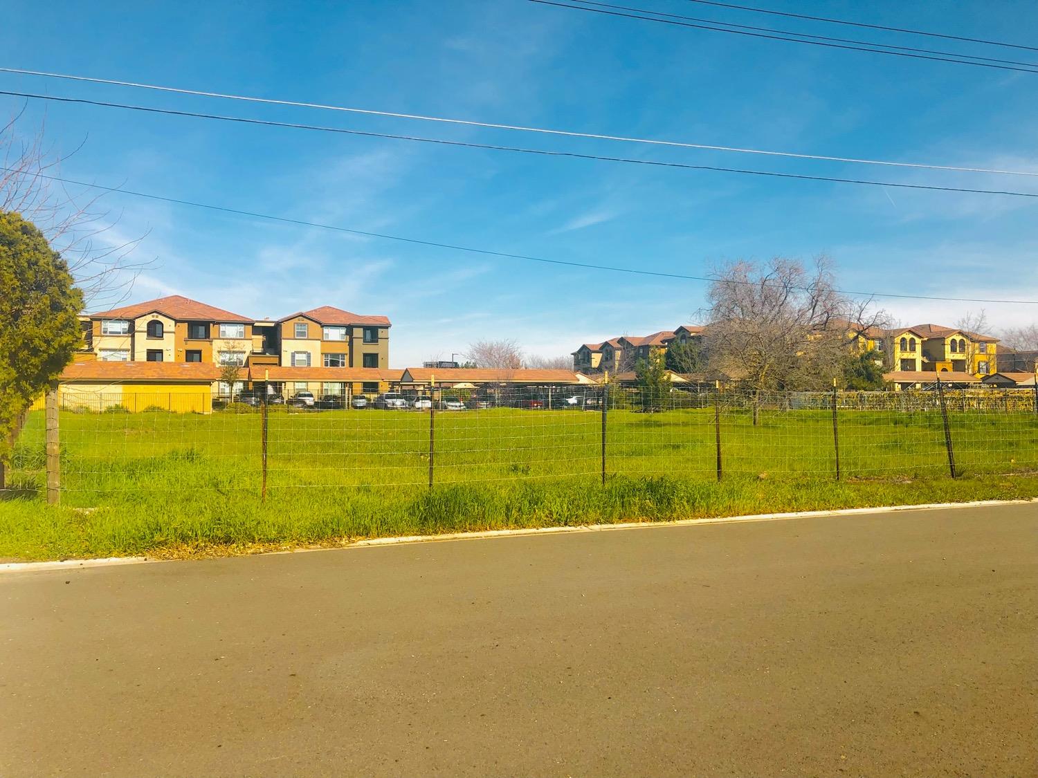 Photo of 7809 Cotton Ln in Elk Grove, CA