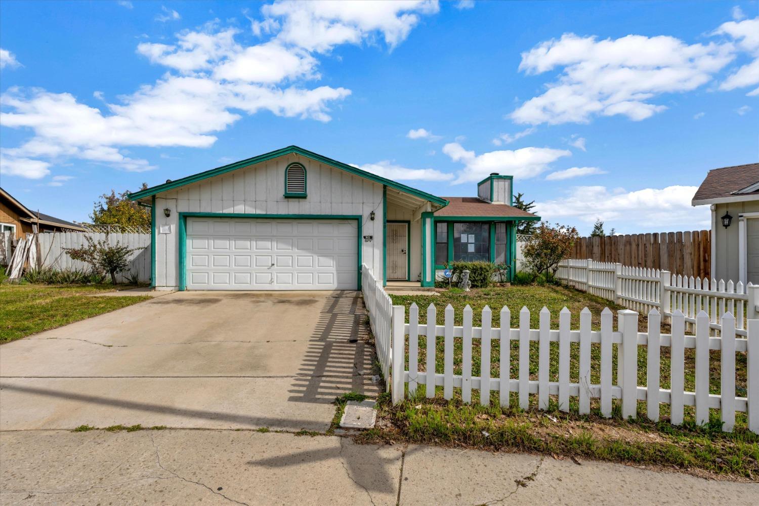 Detail Gallery Image 1 of 1 For 1740 Pawtucket Ave, Modesto,  CA 95358 - 3 Beds | 2 Baths