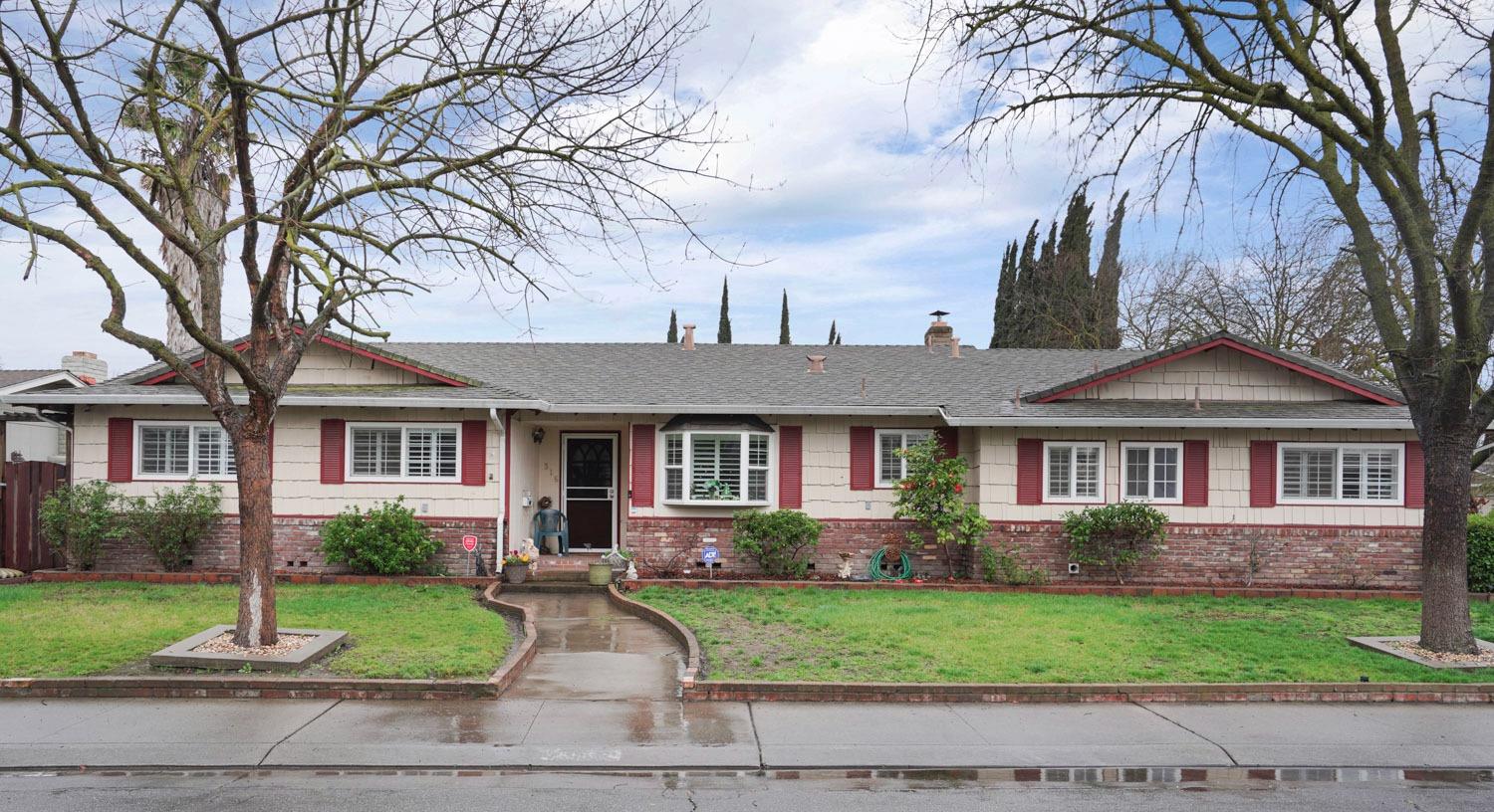 Photo of 316 Stonehaven Wy in Stockton, CA
