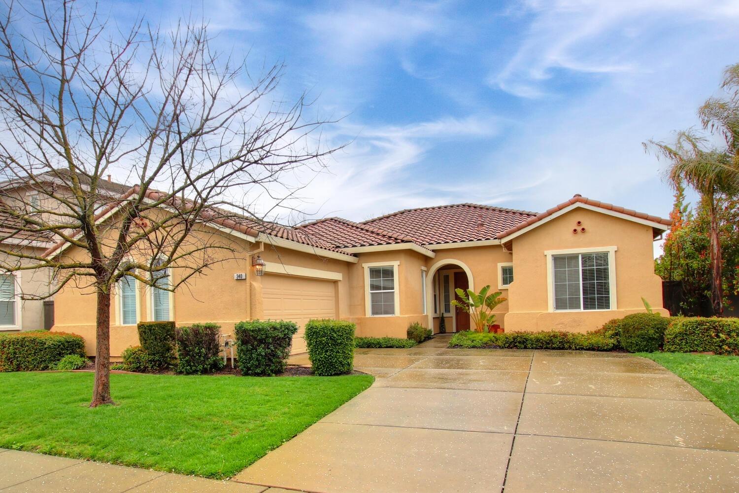Photo of 340 Vista Cove Cir in Sacramento, CA