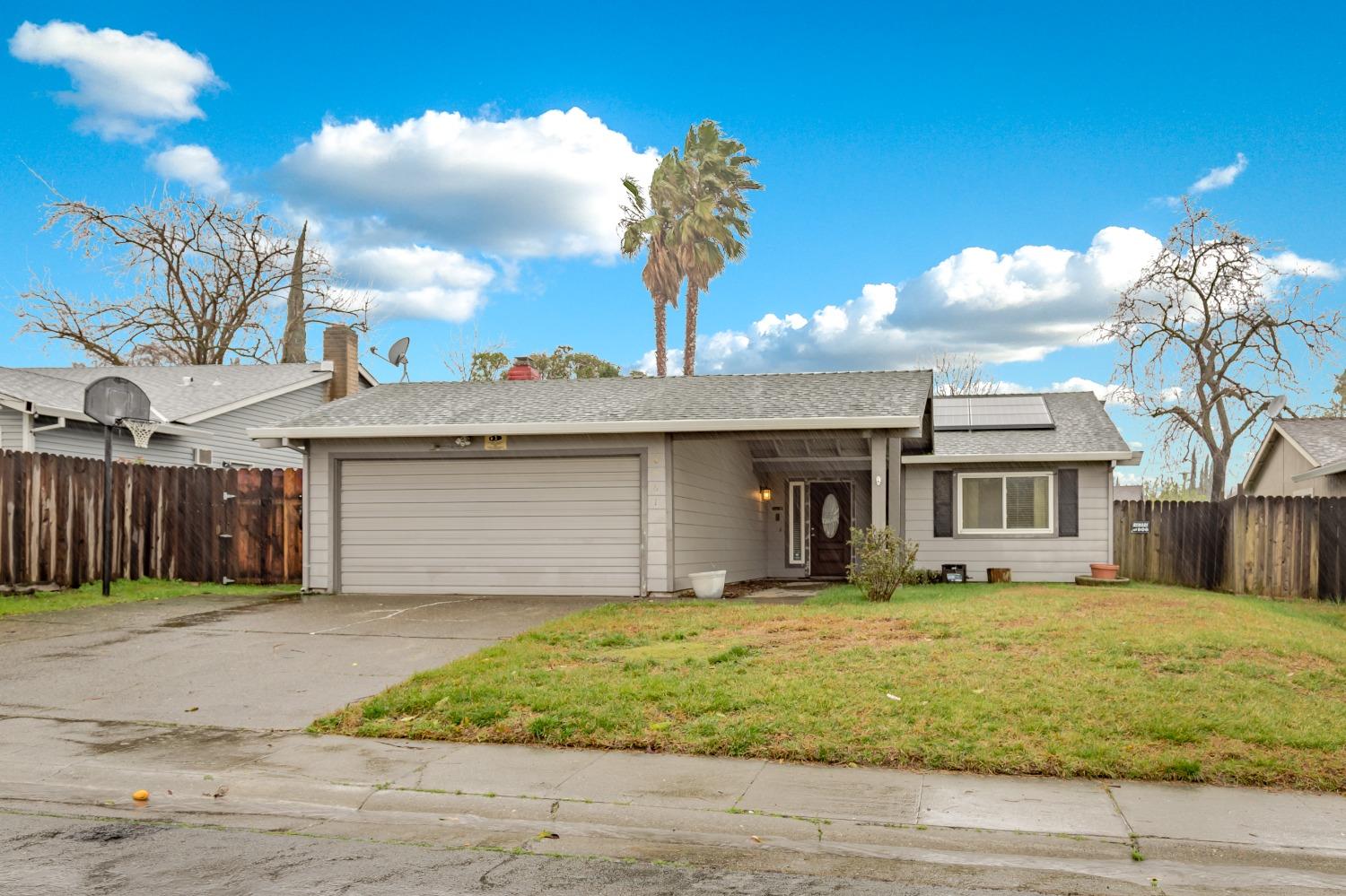 Detail Gallery Image 1 of 1 For 8061 Peppertree Way, Citrus Heights,  CA 95621 - 3 Beds | 2 Baths