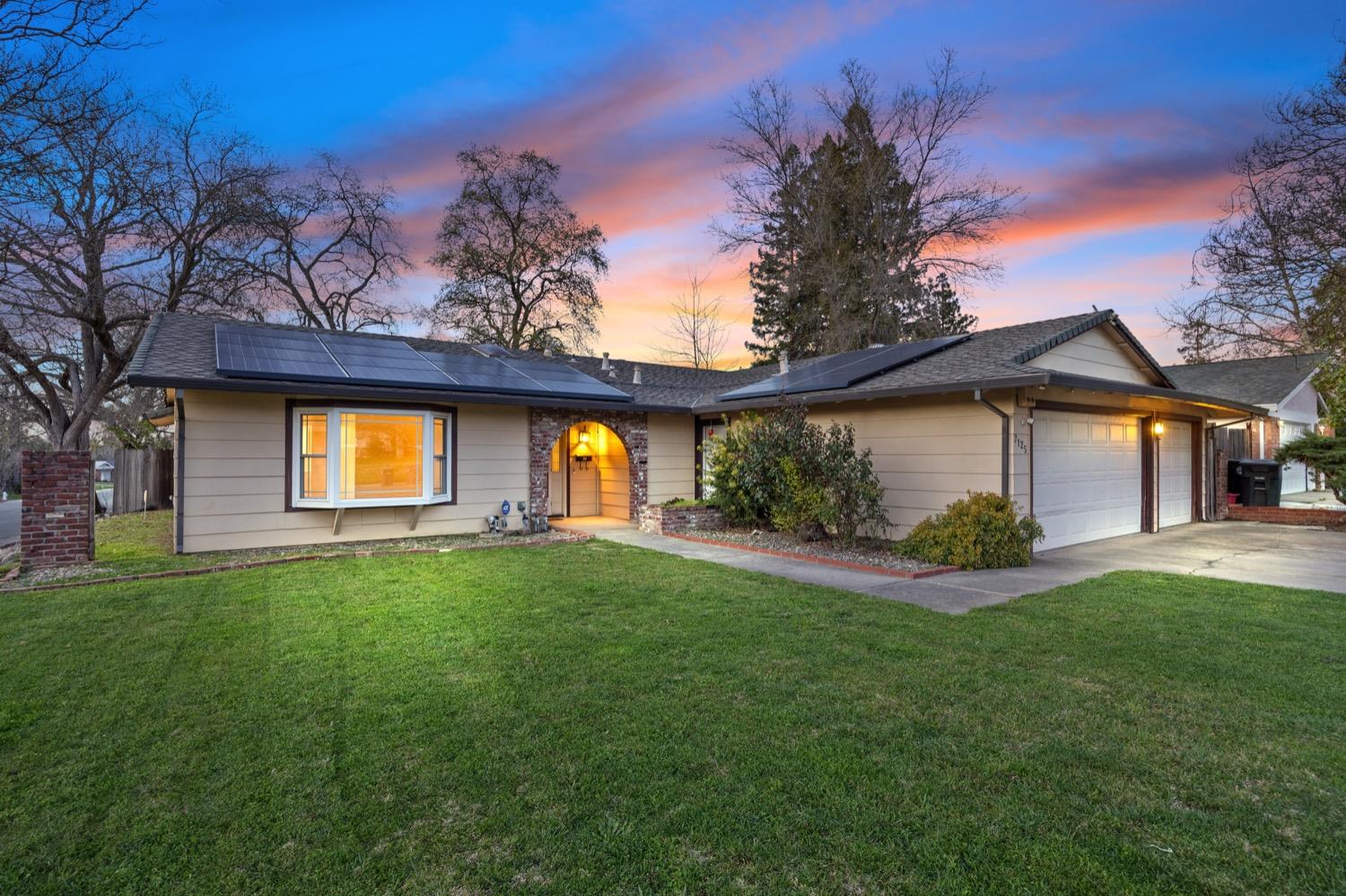 Photo of 7125 Spicer Dr in Citrus Heights, CA