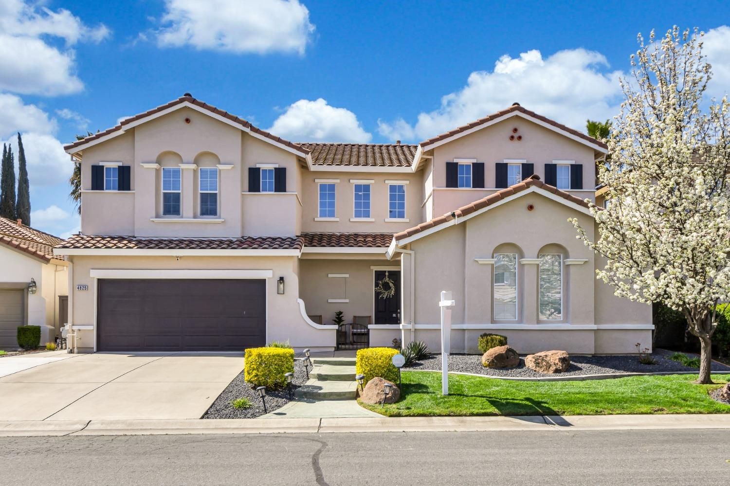 Photo of 4825 Darlington Ln in Sacramento, CA