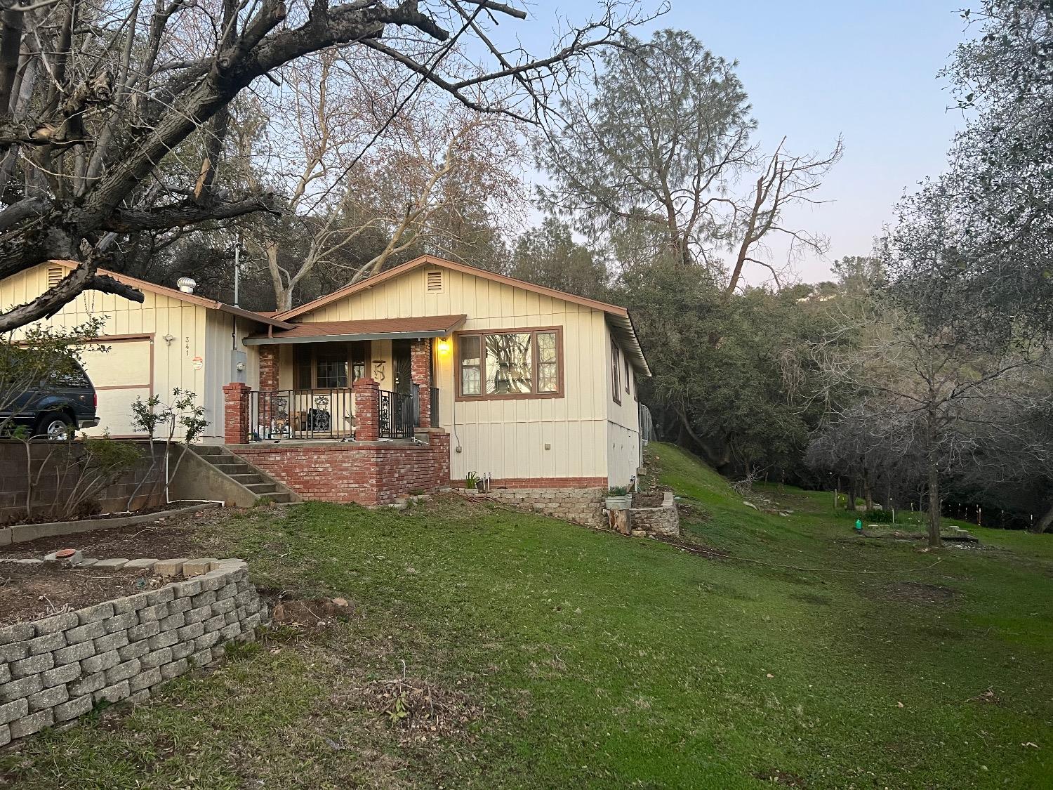 Photo of 341 Skyline Blvd in Oroville, CA
