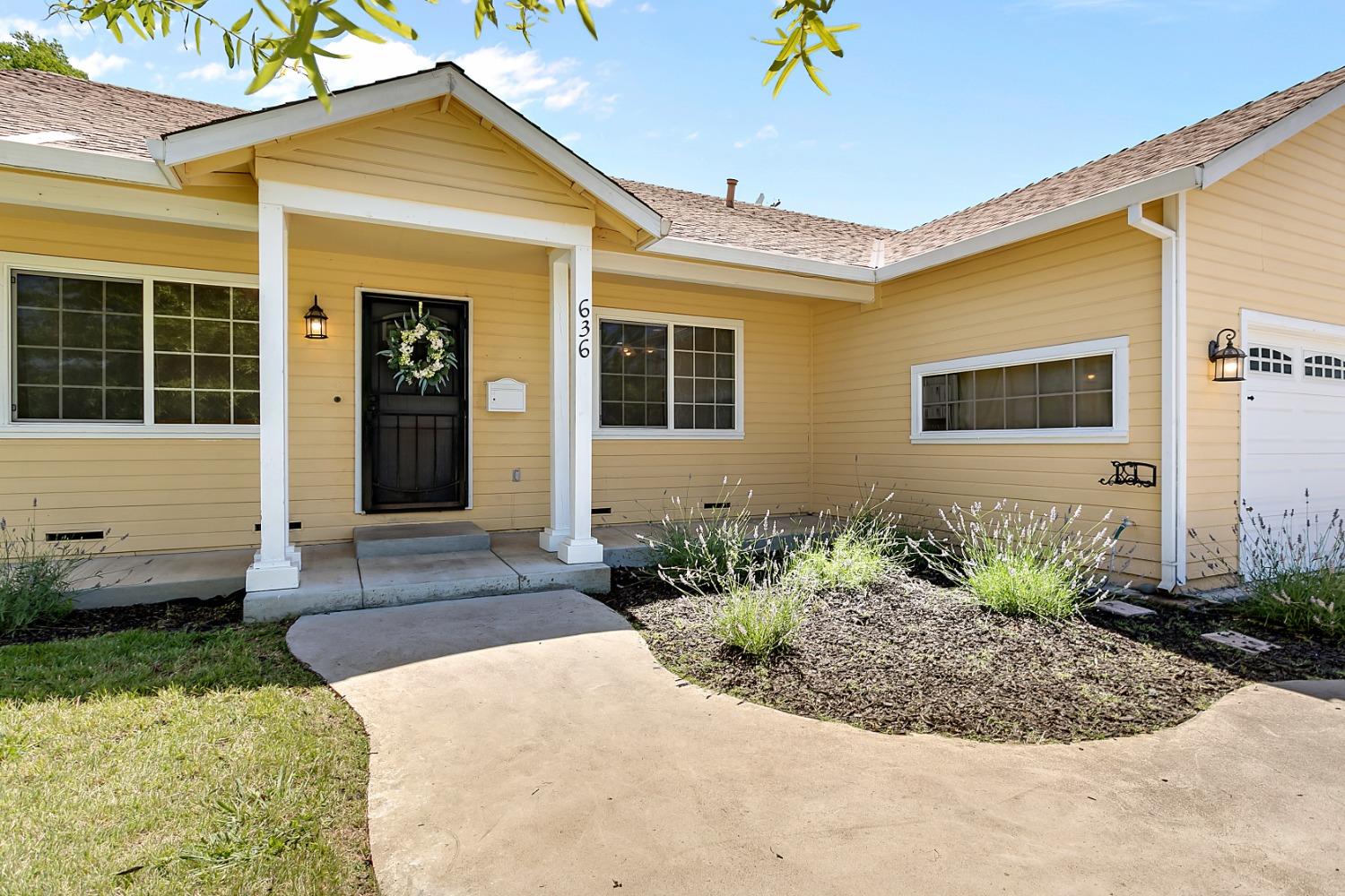 Photo of 636 Tenaya Ave in Sacramento, CA