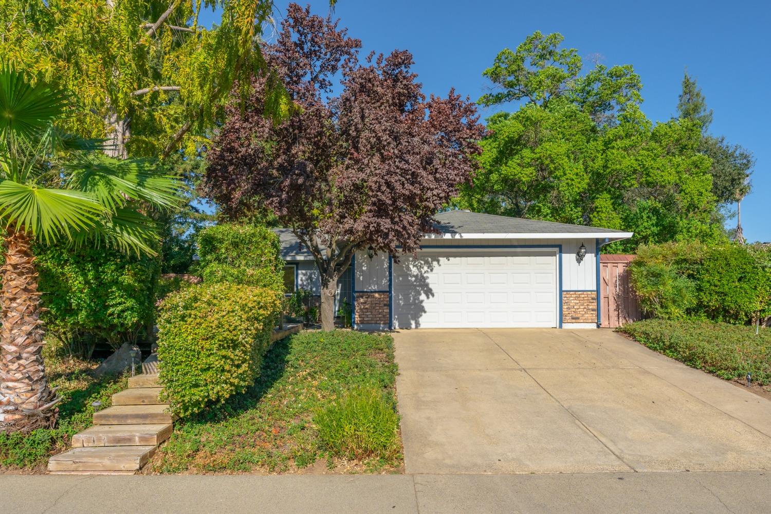 Photo of 6145 Arcadia Ave in Loomis, CA