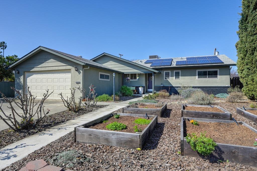 Photo of 1722 Amador Wy in Woodland, CA