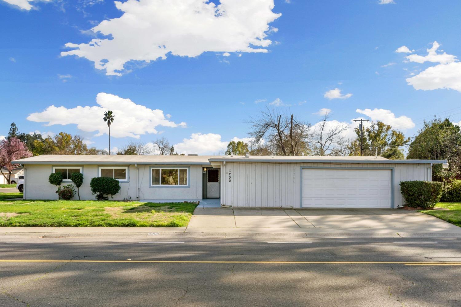 Photo of 3200 Cottage Wy in Sacramento, CA