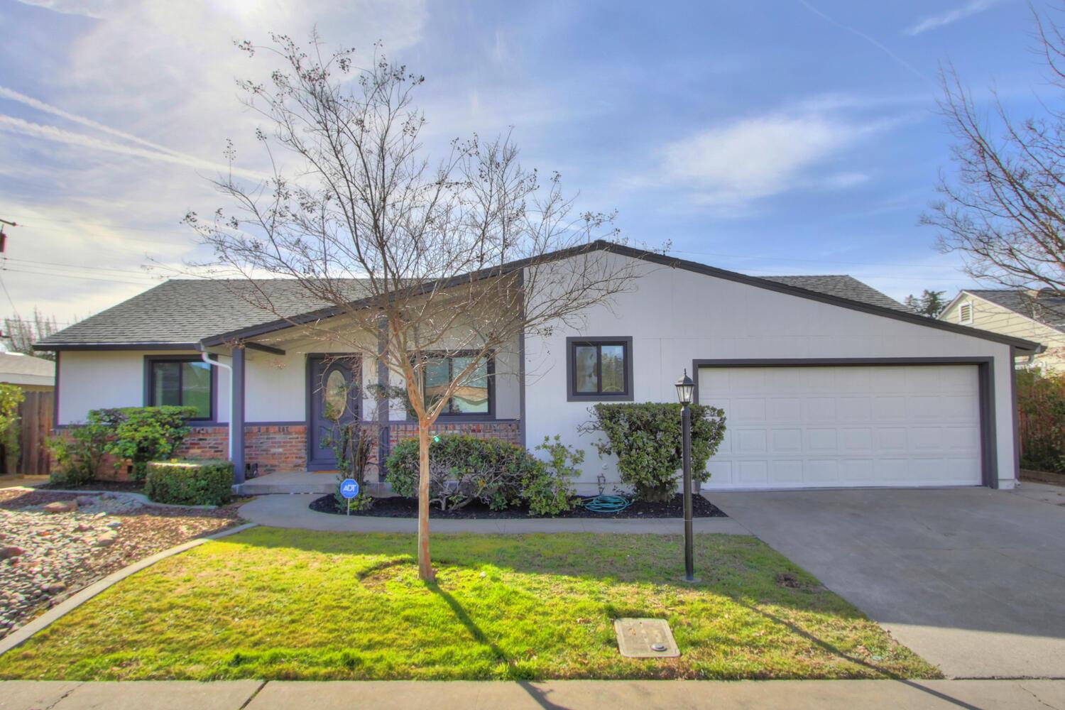 Photo of 3012 Jonalan Dr in Sacramento, CA