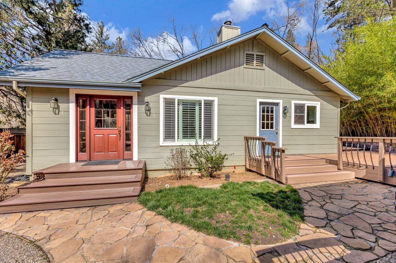 Photo of 20790 Oak Ln in Colfax, CA