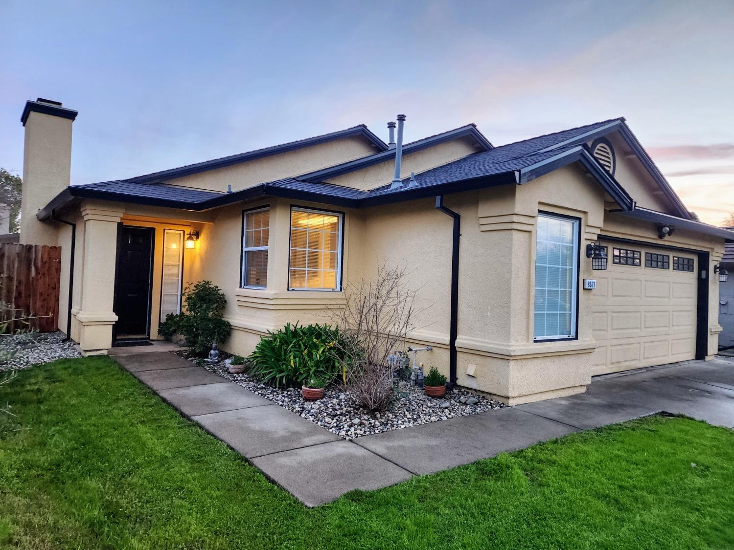 Photo of 8571 Travary Wy in Antelope, CA