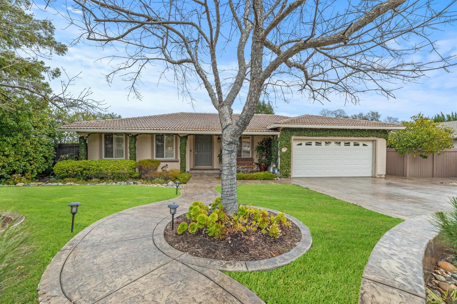 Photo of 134 Canyon Rim Dr in Folsom, CA